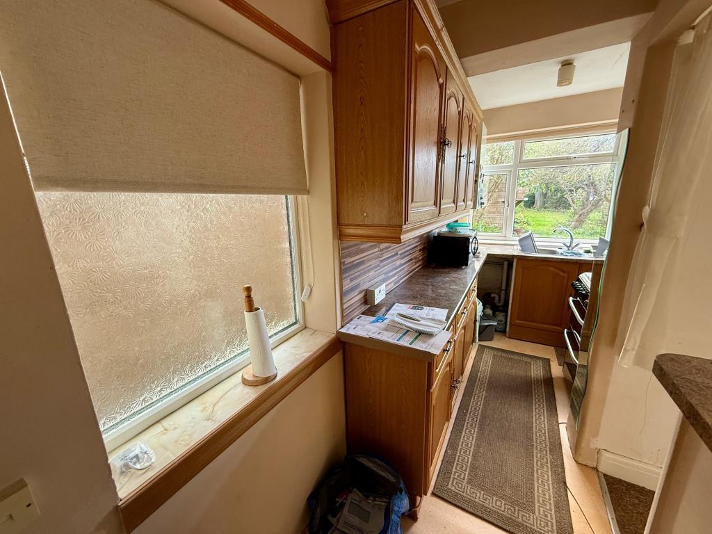 Lot: 130 - SEMI-DETACHED HOUSE FOR REBURBISHMENT - Kitchen